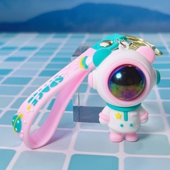 Móc Khóa Phi hành gia màu hồng - Dây móc dài : 10cm - Mô Hình Cao : 6cm - Nặng : 50gram - No Box : bọc túi OPP N3-K61-T5-S1