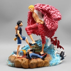 Mô Hình OnePiece Luffy và Law chiến đấu Doflamingo cao 20cm - nặng 1kg - Box màu - Figure OnePiece