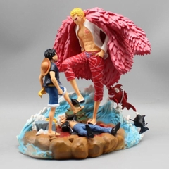 Mô Hình OnePiece Luffy và Law chiến đấu Doflamingo cao 20cm - nặng 1kg - Box màu - Figure OnePiece