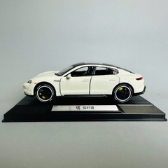 Mô Hình xe poscher taycan trắng tỉ lệ 1:32 Hợp kim có thể mở cửa - bánh sau chạy cót - Dài 15cm - rộng 7cm - cao 5cm - nặng : 500gram - FULL BOX : box màu SKU : oto333 N3-K7-T3-S1