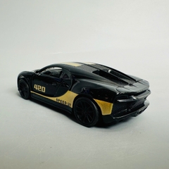 Mô Hình xe bugati đen sọc vàng tỉ lệ 1:43 Hợp kim có thể mở cửa - bánh sau chạy cót - Dài 10cm - cao 3cm - nặng 200gram - Figure Oto - FULL BOX : box màu - SKU : oto362 số 23