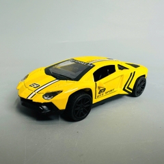 Mô Hình xe lambor vàng sọc trắng tỉ lệ 1:43 Hợp kim có thể mở cửa - bánh sau chạy cót - Dài 10cm - cao 3cm - nặng 200gram - Figure Oto - FULL BOX : box màu - SKU : oto360 số2