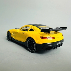 Mô Hình xe Mec vàng AMG tỉ lệ 1:32 Hợp kim có thể mở cửa - bánh sau chạy cót - Dài 14cm - rộng 6cm - cao 5cm - nặng : 500gram - FULL BOX : box màu SKU : oto371 n3-k2-t2-s2