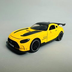 Mô Hình xe Mec vàng AMG tỉ lệ 1:32 Hợp kim có thể mở cửa - bánh sau chạy cót - Dài 14cm - rộng 6cm - cao 5cm - nặng : 500gram - FULL BOX : box màu SKU : oto371 n3-k2-t2-s2