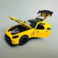 Mô Hình xe Mec vàng AMG tỉ lệ 1:32 Hợp kim có thể mở cửa - bánh sau chạy cót - Dài 14cm - rộng 6cm - cao 5cm - nặng : 500gram - FULL BOX : box màu SKU : oto371 n3-k2-t2-s2