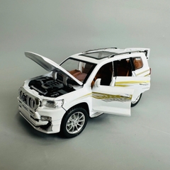 Mô Hình xe Landcruiser prado trắng tỉ lệ 1:24 Hợp kim có thể mở cửa - bánh sau chạy cót - Dài 21cm - cao 8cm - nặng 1000gram - Figure Oto - FULL BOX : box màu - SKU : oto397 N3-K1-T1-S4