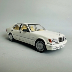 Mô Hình xe mẹc trắng tỉ lệ 1:24 Hợp kim có thể mở cửa - bánh sau chạy cót - Dài 21cm - cao 6cm - nặng 800gram - Figure Oto - FULL BOX : box màu - SKU : oto390 - n3-k7-t4-s4