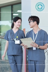MÃ 12 - BỘ SCRUBS CỔ TIM MÀU XÁM ĐẬM CAO CẤP