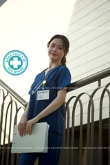 MÃ 04 - BỘ SCRUBS CỔ TIM MÀU XANH SẪM CAO CẤP