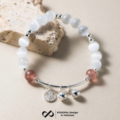 Lắc tay KYDOPAL đá mắt mèo 6mm cá tính thạch anh dâu hồng mix charm chuông đôi - PAL9C8L20