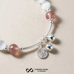 Lắc tay KYDOPAL đá mắt mèo 6mm cá tính thạch anh dâu hồng mix charm chuông đôi - PAL9C8L20