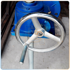 Máy nâng trục vít quay tay 2 - 3 Tấn