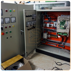 Tủ điều khiển tích hợp biến tần cho cơ cấu nâng