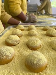 Combo 3 viên tinh nghệ sữa ong chúa nguyên bản TẶNG 1 sữa tắm gừng Thuận Thiên 300ml