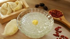 Có nên cho trẻ uống nước yến không?