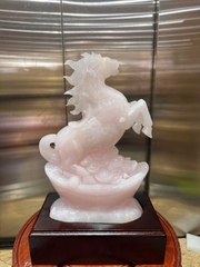 Tượng Ngựa ngọc onyx hồng – Biểu tượng của mã đáo thành công, bứt phá và vượng khí