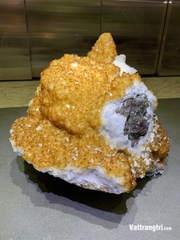 Hàng sưu tầm núi tinh thể thạch anh vàng cộng sinh siêu vip 36cm