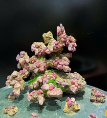 Khối Núi Đại Cảnh Ngọc Ruby Tự Nhiên 40x25x24cm