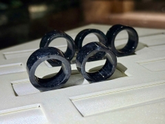 Nhẫn Liền Khối Ngọc Phỉ Thuý Gà Đen