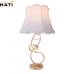 Đèn bàn hiện đại Carrick