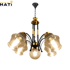 Mẫu đèn chùm tân cổ điển Empath 5+1 bóng mang vẻ đẹp sang trọng, tinh tế và cân đối.
