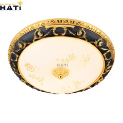 Đèn ốp trần tân cổ điển Elio mang vẻ đẹp quý phái kết hợp ánh sáng dịu nhẹ, giúp không gian trở nên ấm cúng và tạo điểm nhấn thẩm mỹ nổi bật