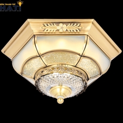 Với chất liệu đồng cao cấp kết hợp đường nét thiết kế tinh tế, đèn ốp trần đồng Castellano là lựa chọn lý tưởng cho biệt thự, nhà phố hoặc các công trình mang phong cách tân cổ điển.