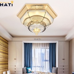 Với chất liệu đồng cao cấp kết hợp đường nét thiết kế tinh tế, đèn ốp trần đồng Castellano là lựa chọn lý tưởng cho biệt thự, nhà phố hoặc các công trình mang phong cách tân cổ điển.