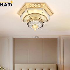 Với chất liệu đồng cao cấp kết hợp đường nét thiết kế tinh tế, đèn ốp trần đồng Castellano là lựa chọn lý tưởng cho biệt thự, nhà phố hoặc các công trình mang phong cách tân cổ điển.