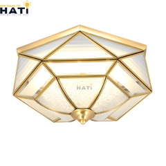 Đèn ốp trần đồng Montavaro mang phong cách cổ điển sang trọng, tạo điểm nhấn tinh tế và đẳng cấp cho không gian nội thất.