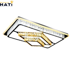 Đèn ốp trần pha lê chữ nhật Axton mang phong cách hiện đại kết hợp pha lê cao cấp, tạo điểm nhấn ánh sáng tinh tế cho không gian sống.