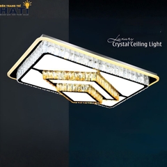Đèn ốp trần pha lê chữ nhật Axton mang phong cách hiện đại kết hợp pha lê cao cấp, tạo điểm nhấn ánh sáng tinh tế cho không gian sống.