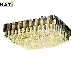 Đèn ốp trần pha lê chữ nhật Caelum mang phong cách hiện đại kết hợp pha lê cao cấp, tạo điểm nhấn ánh sáng tinh tế cho không gian sống