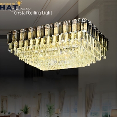 Đèn ốp trần pha lê chữ nhật Caelum mang phong cách hiện đại kết hợp pha lê cao cấp, tạo điểm nhấn ánh sáng tinh tế cho không gian sống