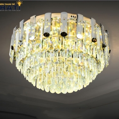 Đèn ốp trần pha lê tròn Bilus sở hữu phong cách hiện đại, ánh sáng dịu nhẹ phản chiếu qua pha lê tạo hiệu ứng lung linh, phù hợp lắp đặt cho phòng khách, phòng ngủ hoặc căn hộ cao cấp.