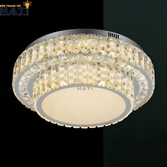 Đèn ốp trần pha lê tròn Conley sở hữu phong cách hiện đại, ánh sáng phản chiếu qua các hạt pha lê tạo hiệu ứng lung linh, phù hợp lắp đặt cho phòng khách, phòng ngủ hoặc căn hộ cao cấp.