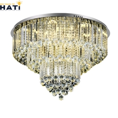 Đèn ốp trần pha lê tròn Farley mang phong cách hiện đại, ánh sáng phản chiếu qua các hạt pha lê tạo hiệu ứng lấp lánh, phù hợp lắp đặt cho phòng khách, phòng ngủ hoặc căn hộ cao cấp.