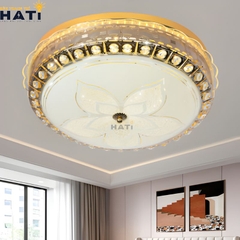 Đèn ốp trần pha lê tròn Godric là mẫu đèn ốp trần pha lê cao cấp với thiết kế tròn sang trọng, các chi tiết pha lê tinh xảo giúp không gian trở nên lung linh và đẳng cấp hơn.