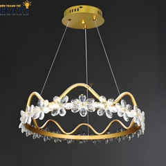Đèn thả decor Chinmayi sở hữu thiết kế tinh tế, lý tưởng lắp đặt cho nhà phố hoặc không gian nội thất phong cách hiện đại.