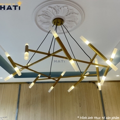 Chất liệu kim loại mạ vàng và thủy tinh