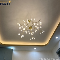Ánh sáng vàng của đèn thả decor Lara
