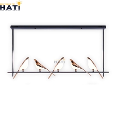 Đèn thả ngang Aurabelle nổi bật với thiết kế tinh tế và hiện đại, phù hợp lắp đặt trên bàn ăn, bàn đảo bếp hoặc khu vực tiếp khách sang trọng.