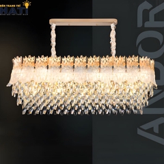 Đèn thả ngang Auristelle cao cấp phù hợp lắp đặt cho bàn ăn, căn hộ chung cư và nhà phố hiện đại. Thiết kế thanh lịch giúp không gian trở nên sang trọng và ấm cúng hơn. Ánh sáng lan tỏa đồng đều, mang lại trải nghiệm dễ chịu khi sử dụng