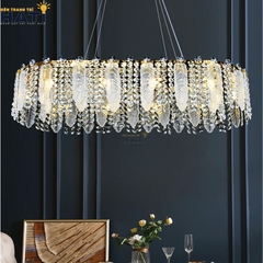 Đèn thả ngang Lumiera cao cấp phù hợp lắp đặt cho bàn ăn, nhà phố và căn hộ chung cư hiện đại. Kiểu dáng thanh lịch giúp không gian trở nên tinh tế và ấm cúng hơn. Ánh sáng lan tỏa đồng đều, tạo cảm giác dễ chịu trong sinh hoạt hằng ngày