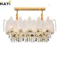 Đèn thả ngang Mirevanna cao cấp phù hợp lắp đặt cho bàn ăn, nhà phố và căn hộ chung cư hiện đại. Kiểu dáng tinh tế giúp không gian trở nên sang trọng và hài hòa hơn. Ánh sáng lan tỏa đồng đều, tạo cảm giác ấm cúng trong sinh hoạt hằng ngày.