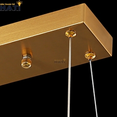 Đèn thả ngang Zirella cao cấp phù hợp lắp đặt cho bàn ăn, căn hộ chung cư và nhà phố hiện đại. Kiểu dáng thanh thoát giúp không gian trở nên sang trọng và hài hòa hơn. Ánh sáng lan tỏa đều, tạo cảm giác ấm cúng khi sử dụng.