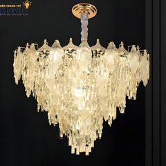 Đèn thả pha lê Avellisse mang phong cách hiện đại tinh tế, kết hợp pha lê cao cấp giúp không gian phòng khách, bàn ăn hoặc khu vực sảnh trở nên nổi bật và đẳng cấp.