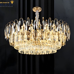 Đèn thả pha lê Bines sở hữu phong cách hiện đại thanh lịch, kết hợp pha lê cao cấp giúp không gian phòng khách, bàn ăn hoặc khu vực sảnh trở nên nổi bật và đẳng cấp