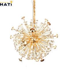 Đèn thả pha lê Manie sở hữu phong cách hiện đại thanh lịch, kết hợp pha lê cao cấp giúp không gian phòng khách, bàn ăn hoặc sảnh trở nên sang trọng và cuốn hút.