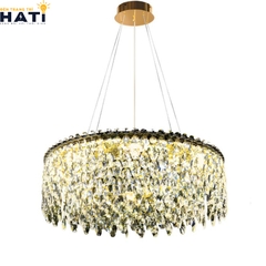Đèn thả pha lê Pinner mang phong cách thanh lịch, kết hợp pha lê cao cấp giúp không gian phòng khách, bàn ăn hoặc khu vực sảnh trở nên sang trọng và thu hút